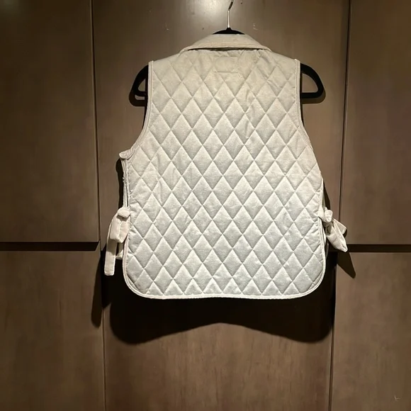 Banana Republic,Gray, Quilted,Women’s Split Vest w/velvet trim. Excellent cond. - Picture 4 of 8